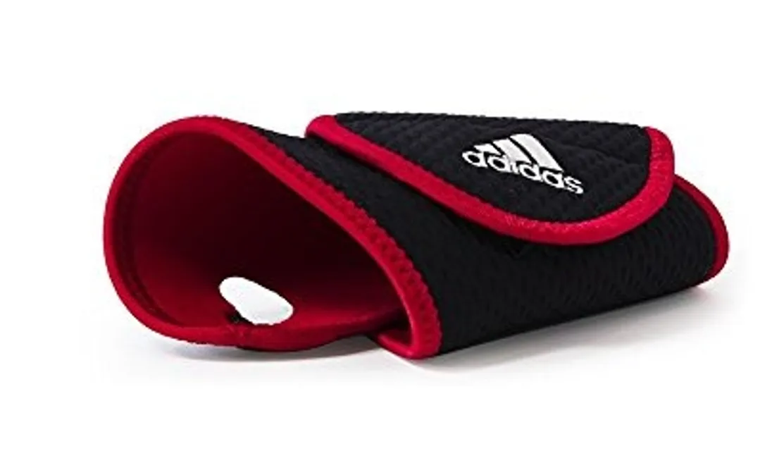 Băng cổ tay Adidas AD-12218 được cấu tạo từ chất liệu vải dệt cao cấp