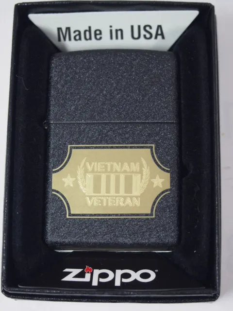 Chiếc hộp sang trọng đi k&egrave;m bật lửa Zippo 28875 Vietnam War Black Crackle