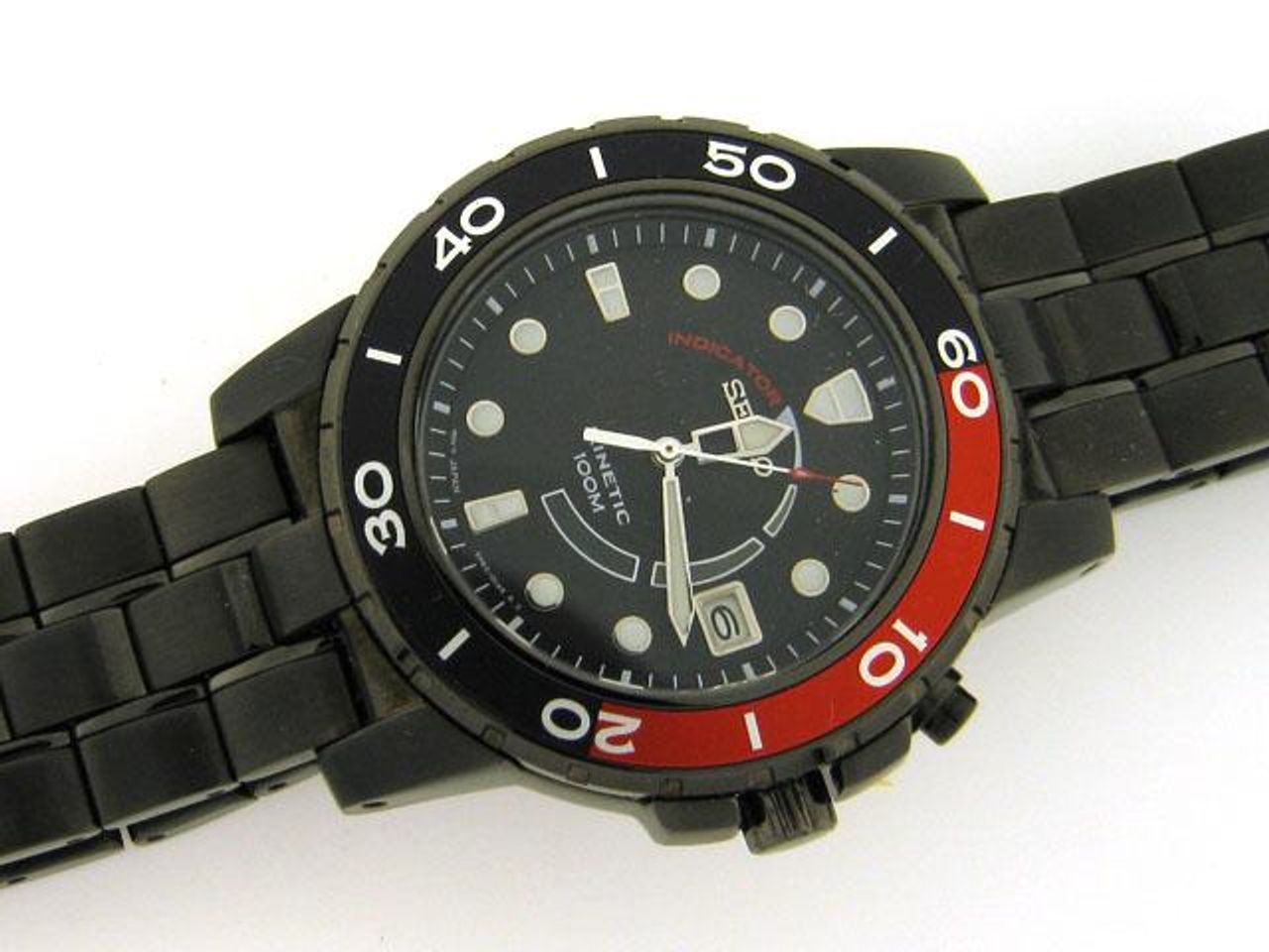 Đồng hồ Seiko Kinetic SKA389 có thiết kế nổi bật
