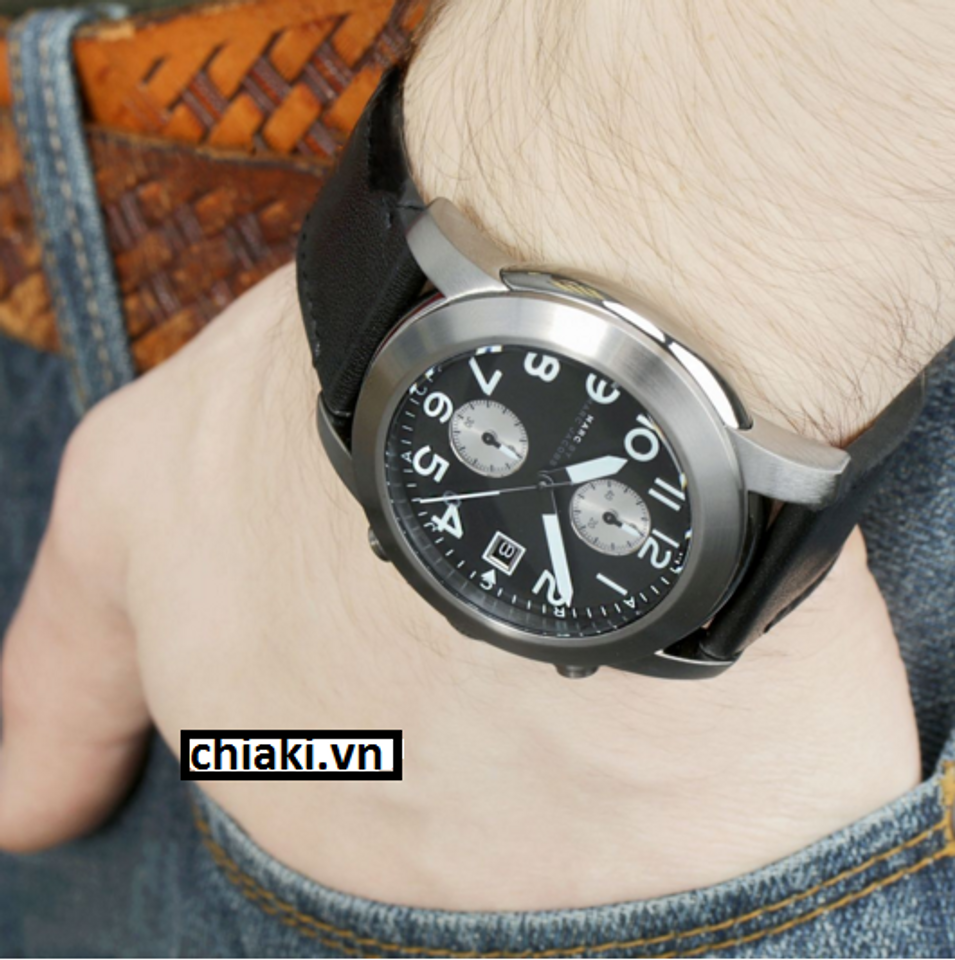 Đồng hồ nam Marc Jacobs Larry Men’s Chronograph Watch 46mm mang lại vẻ đẹp lịch lãm, đầy sức hấp dẫn cho phái mạnh