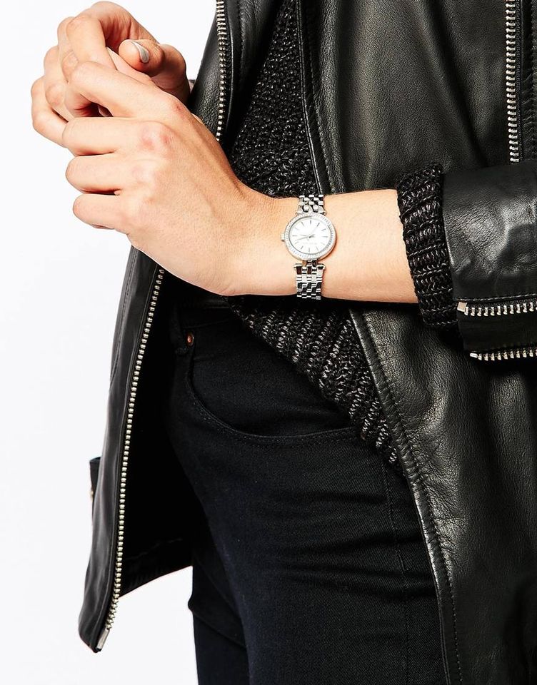 Chiếc đồng hồ Michael Kors nữ này trên tay cực kỳ hút mắt