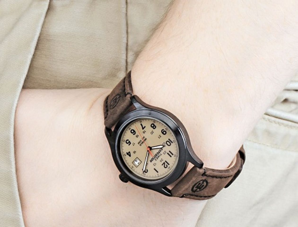 Đồng hồ Timex T49955 khi đeo lên tay đem lại cảm giác trẻ trung, khỏe khoắn, cực thu hút