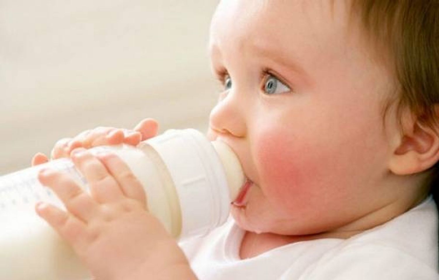 Nhờ sử dụng máy hút sữa Pigeon First Class, các bé yêu được chăm sóc hoàn toàn bằng sữa mẹ 