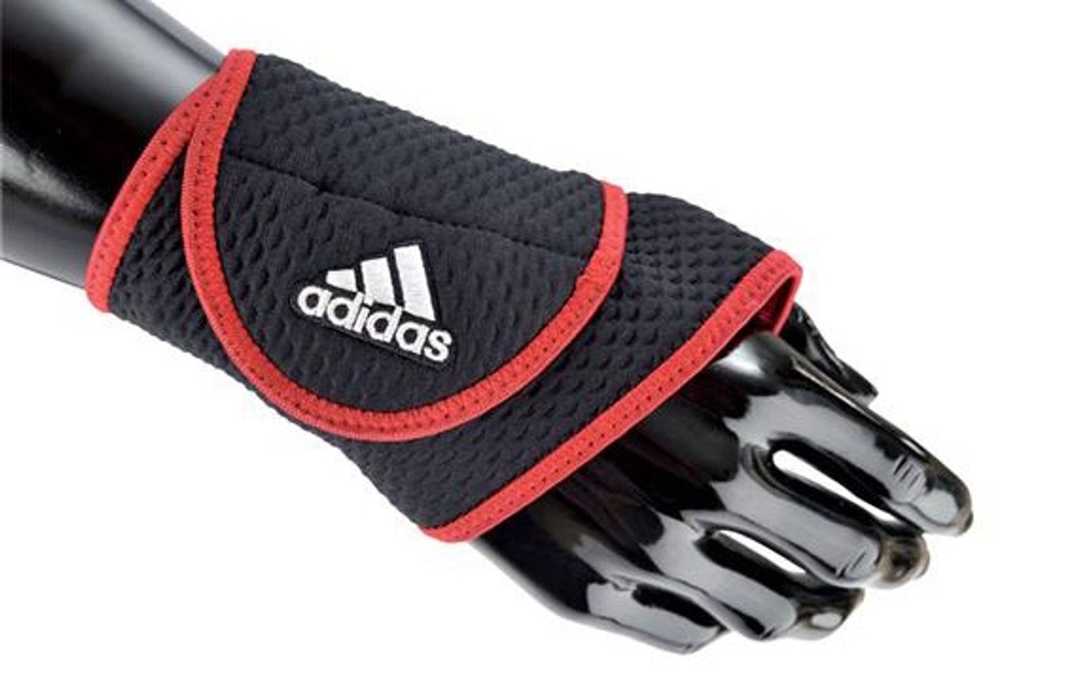 Băng cổ tay được thiết kế thời trang và nổi bật với cách phối hai màu đen đỏ khỏe khoắn