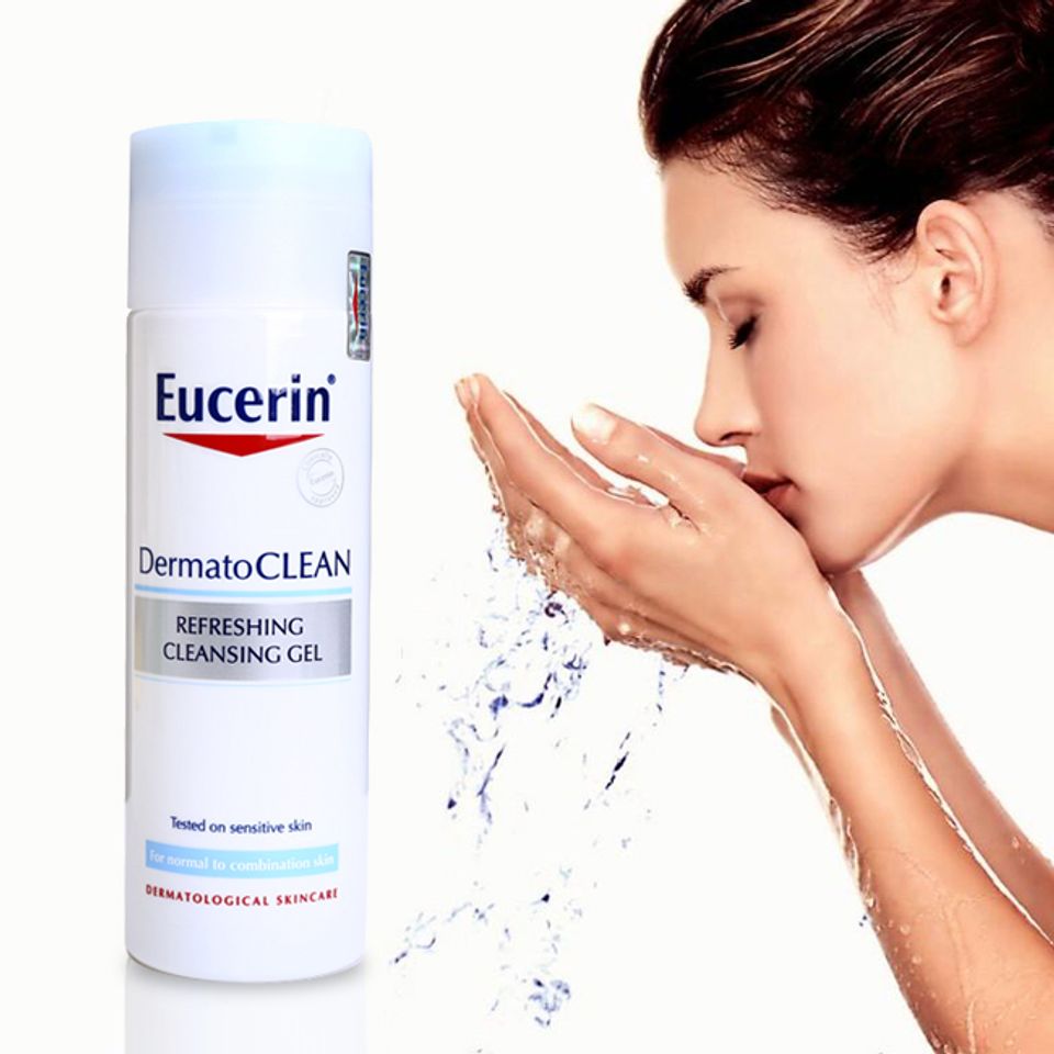 Sữa rửa mặt Eurerin Dermato Clean chứa các hoạt chất dưỡng ẩm từ thiên nhiên cùng các hợp chất làm sạch nhẹ nhàng 