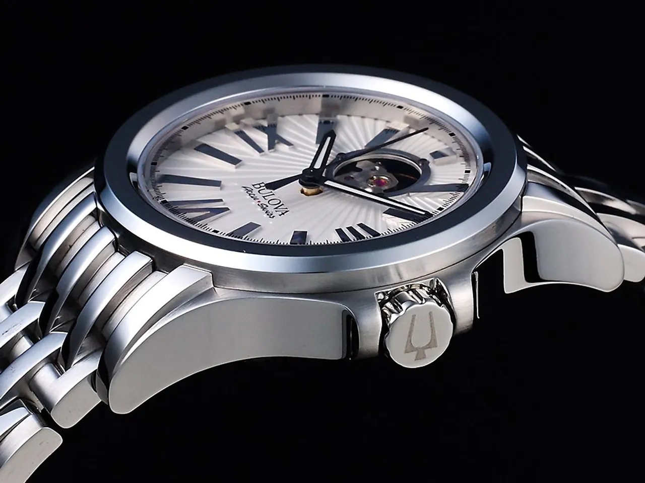 Chiếc đồng hồ Bulova Accu Swiss thu hút ở mọi góc nhìn