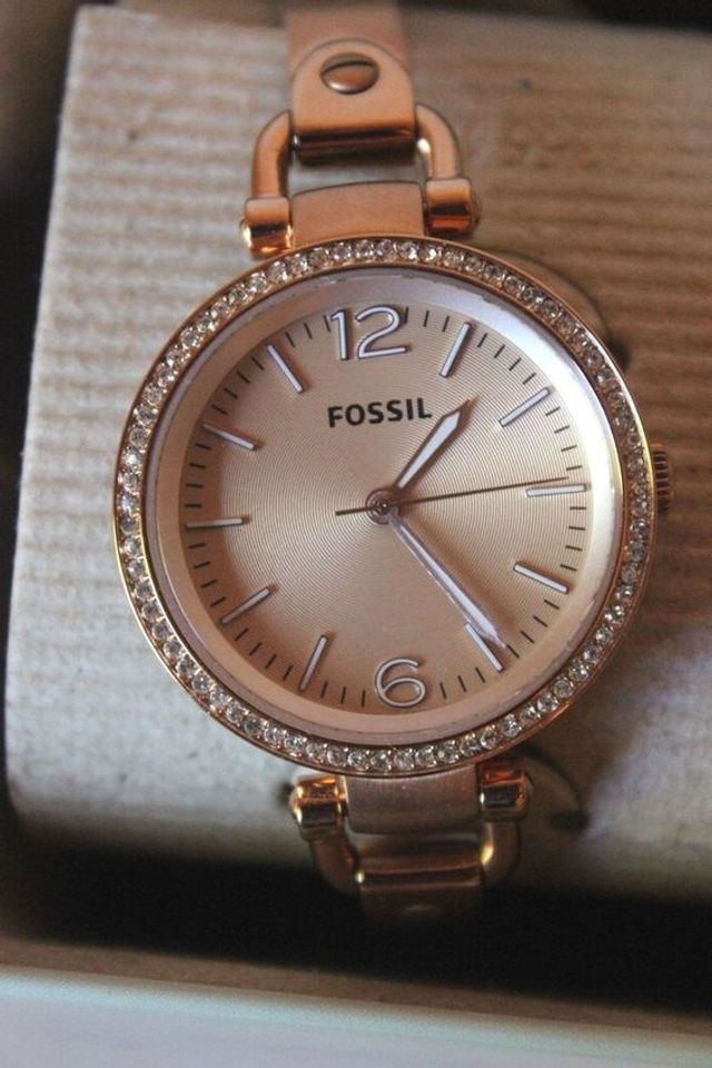 Cận cảnh chiếc đồng hồ Fossil ES3226