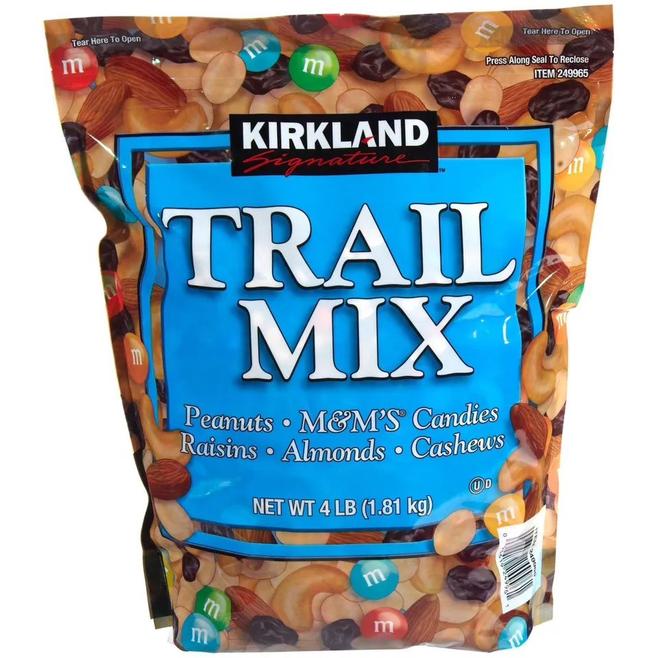 Hạt và trái cây tổng hợp Kirkland Trail Mix phù hợp với nhiều đối tượng, đặc biệt được trẻ em yêu thích