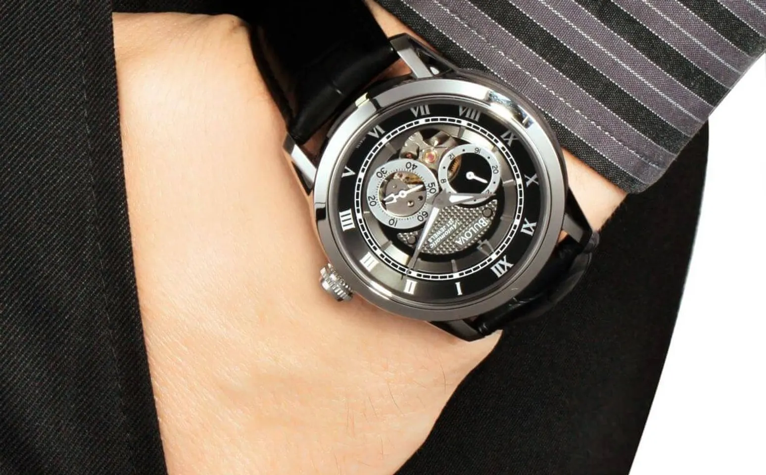 Chiếc đồng hồ Bulova nam 96A135 trên tay lịch lãm, sang trọng