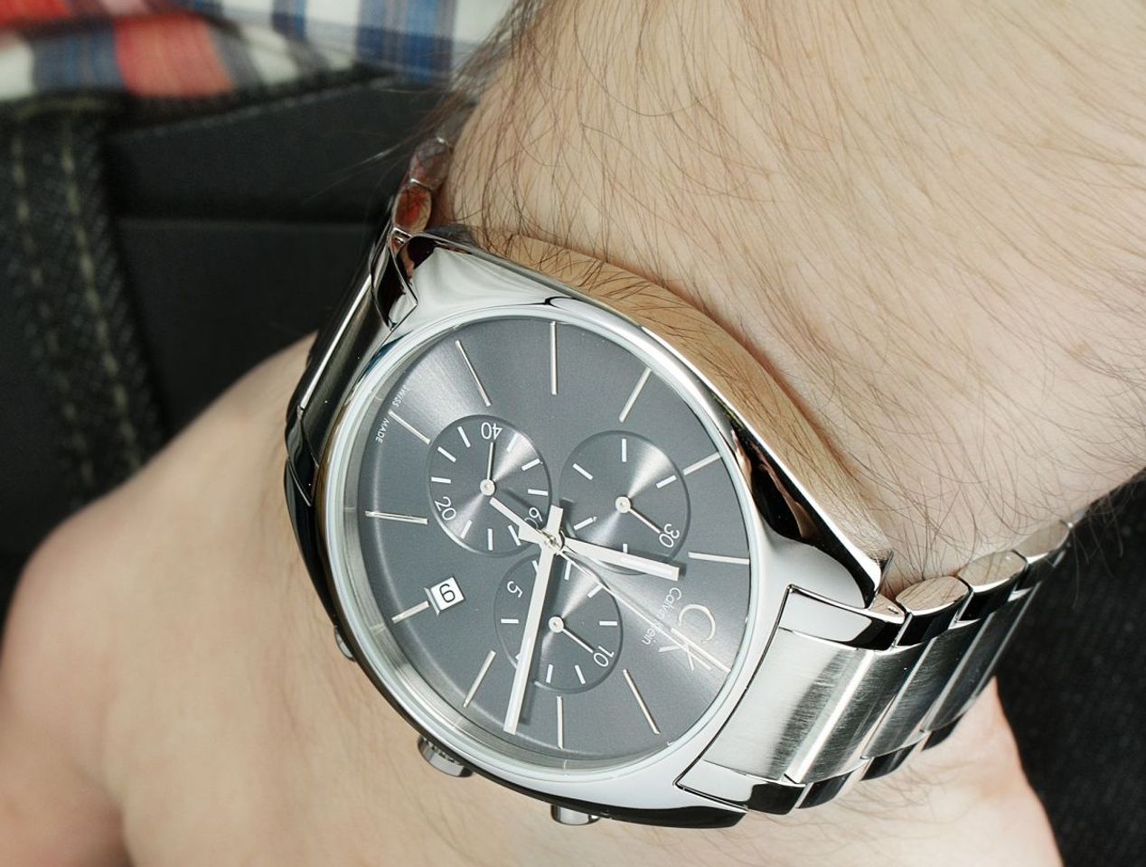 Chiếc đồng hồ CK nam K2F27161 trên tay cực chất