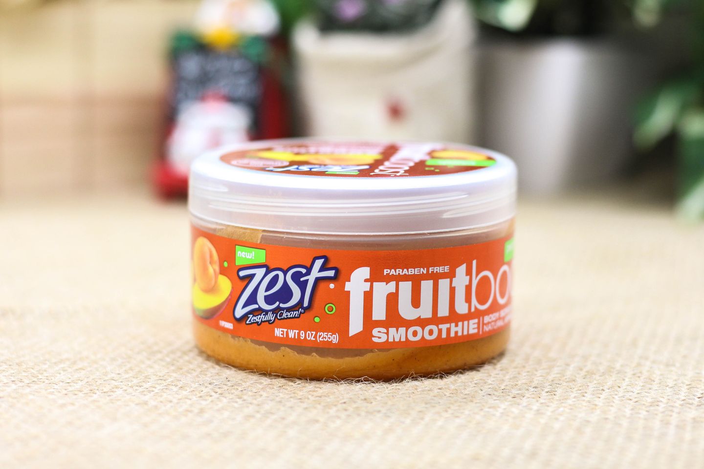 Tẩy tế bào chết cơ thể Zest Fruitboost Smoothie Body Scrub Peach Mango là sản phẩm giúp loại bỏ những tế bào chết, bụi bẩn và mồ hôi trên cơ thể