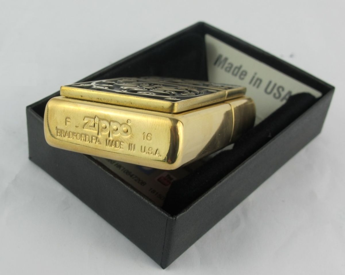 Bật lửa Zippo 20903 Gold Floral Plush Emblem Brushed Brass giá rẻ