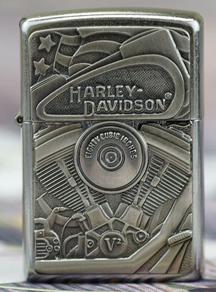 Bật lửa Zippo 29266 với họa tiết xe máy với chiếc đèn Harley Davidson đầy cá tính