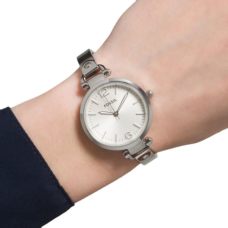 Chiếc đồng hồ Fossil nữ ES3083 trên tay thanh lịch, sang trọng và đầy sức hút