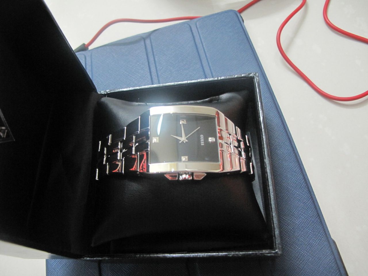 Hình ảnh thực tế của chiếc đồng hồ Guess nam U10014G1