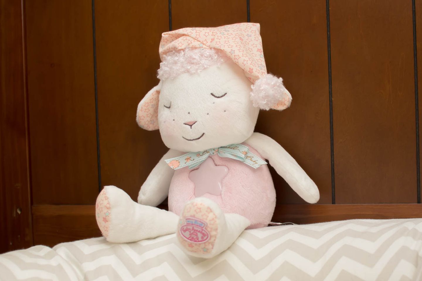 Cừu phát nhạc ru ngủ cho bé My first Baby Annabell có màu sắc rất dễ thương