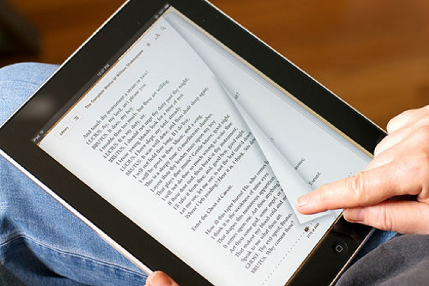 M&aacute;y đọc s&aacute;ch điện tử (e-book) l&agrave; g&igrave;? C&aacute;c loại m&aacute;y e book