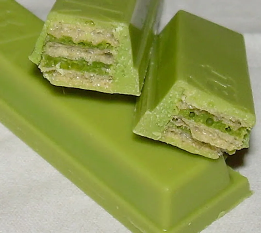 Kitkat trà xanh Nhật Bản phủ bởi một lớp trà xanh nguyên chất, không hề tẩm hóa chất độc hại