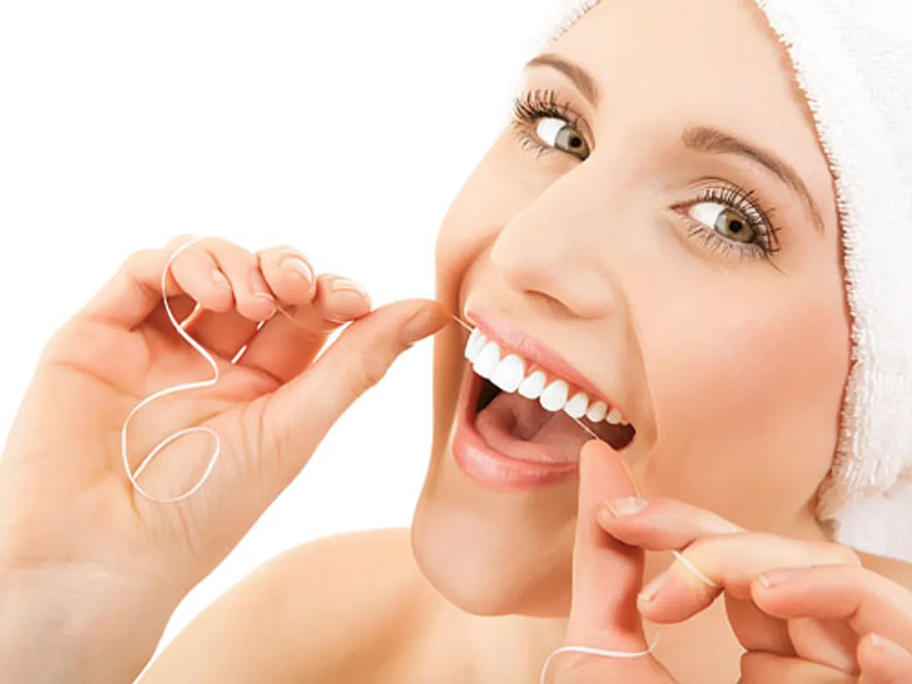 Giúp di chuyển dễ hơn đến 50% ở những kẻ răng nhỏ so với các loại chỉ nha khoa khác