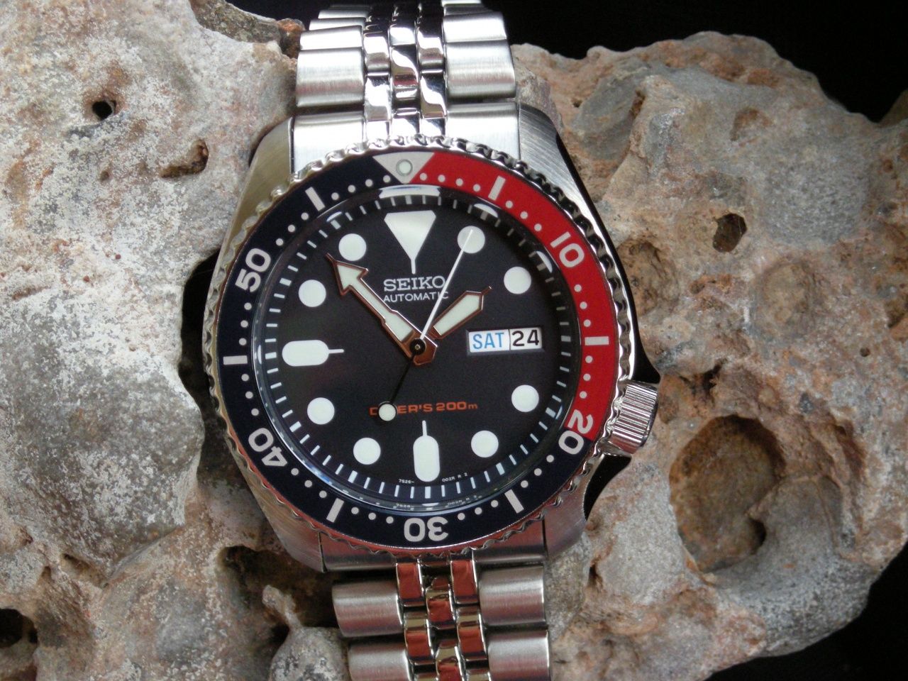 Khả năng chống nước lên tới 200m, SKX009K2 xứng đáng là chiếc đồng hồ best diver của Seiko