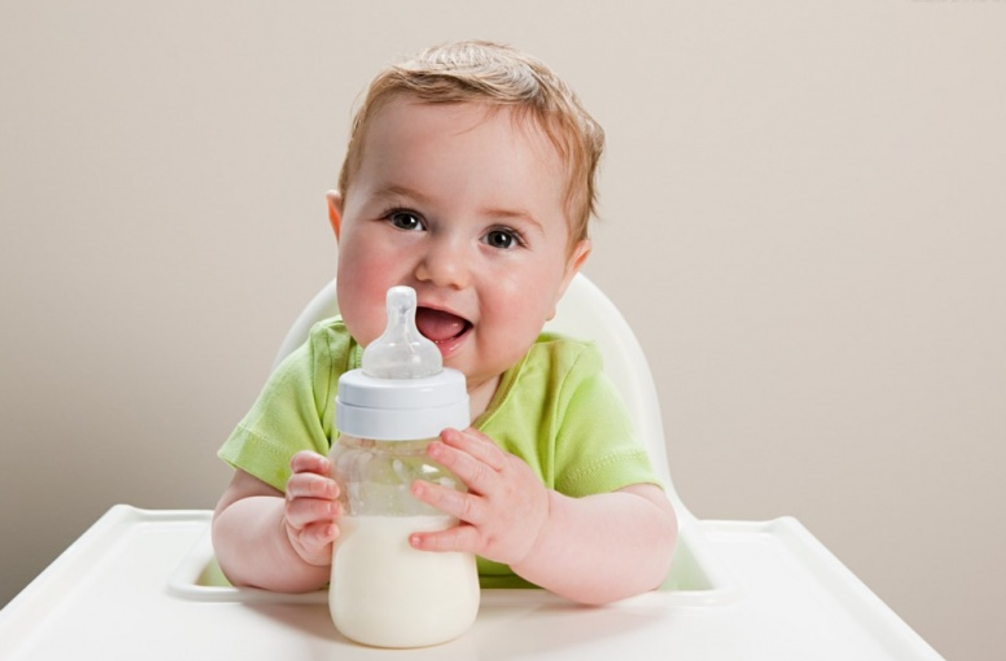 Sữa bột Hipp số 2 hỗ trợ tiêu hóa, phát triển trí não cho bé