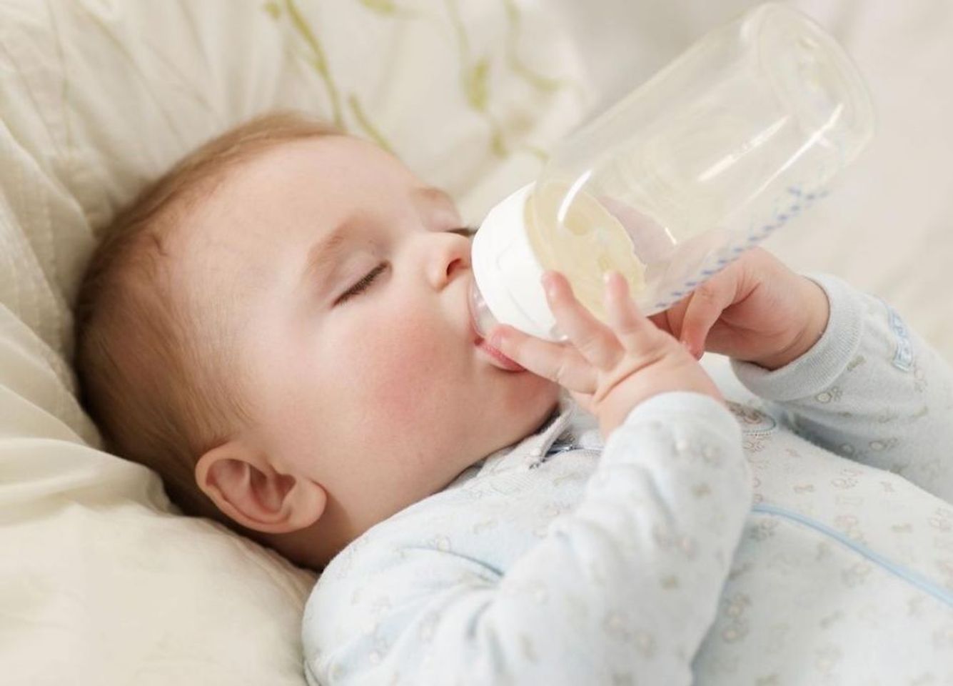 Sữa bột HiPP số 4 bổ sung vitamin và các khoáng chất thiết yếu cho bé