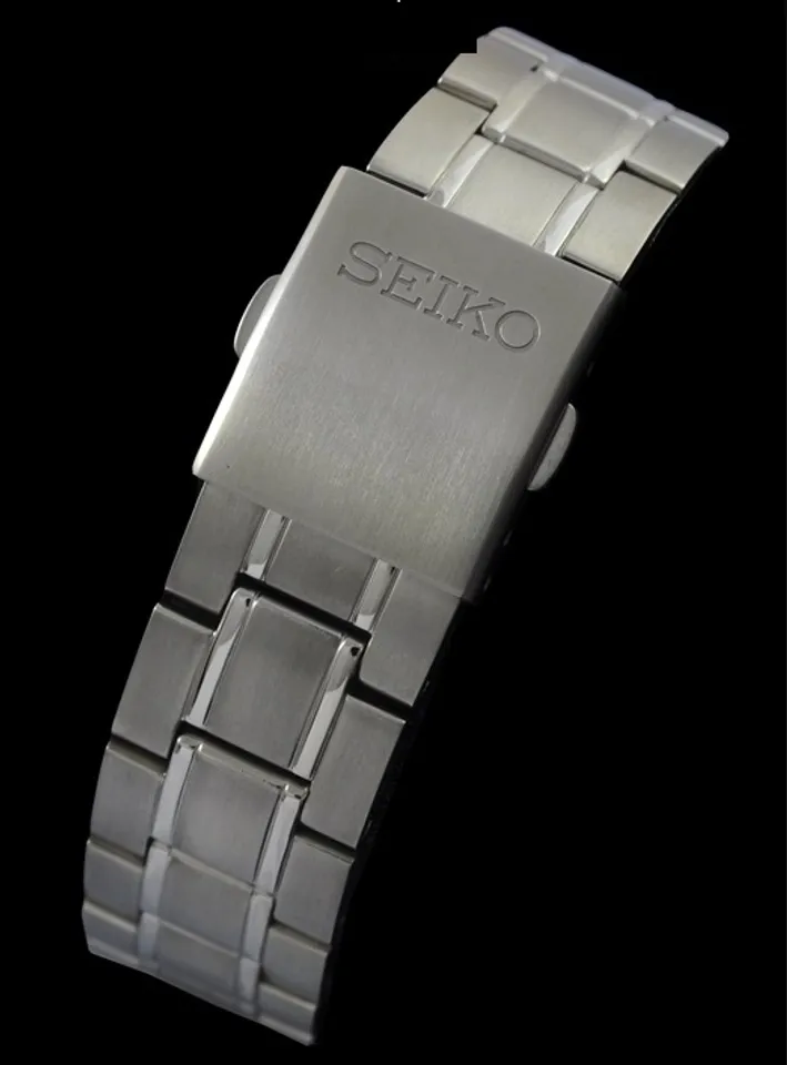 Seiko SGG731P1 có khóa bấm 3 nấc truyền thống, được in logo của hãng Seiko