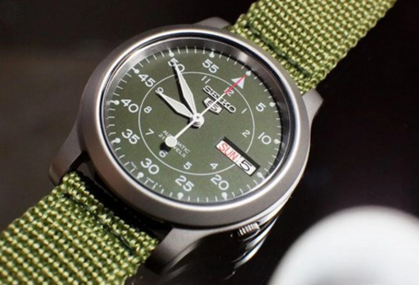 Đồng hồ Seiko 5 quân đội SNK805 màu xanh rêu