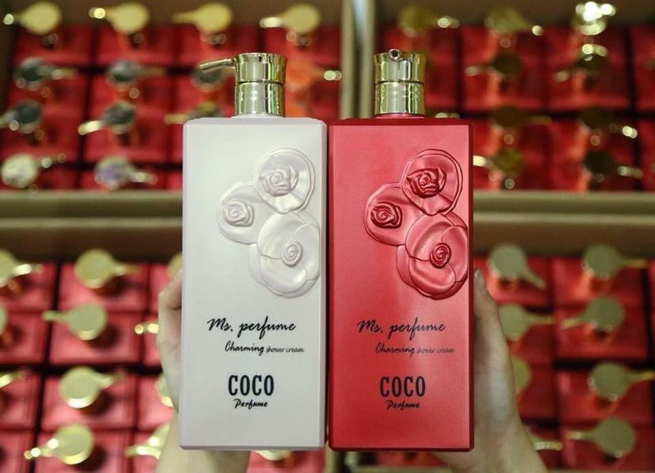 Sữa tắm Coco đem lại sự mịn màng cho làn da tươi trẻ, hương thơm chiết xuất từ hoa hồng thơm ngát, dịu nhẹ
