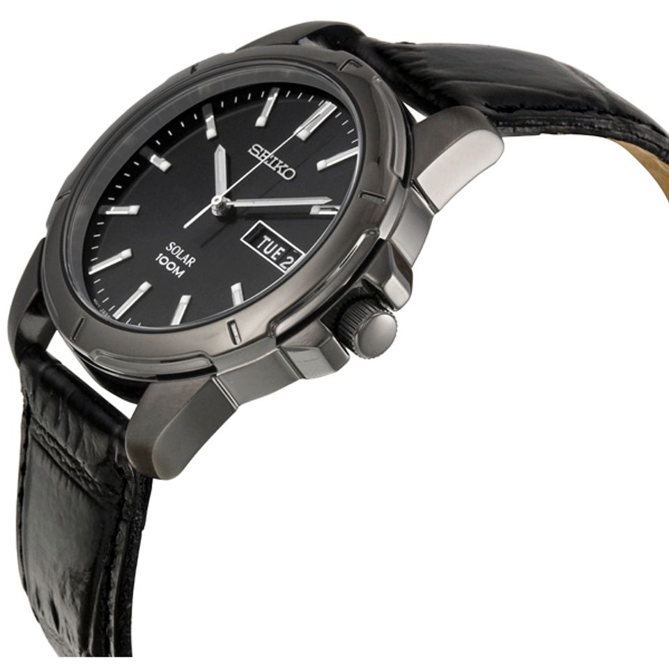 Đồng hồ Nhật Seiko Solar có vỏ, gờ bezel được làm bằng thép không gỉ mài bóng màu xám khiến cho chiếc đồng hồ càng tinh tế hơn. Đồng hồ nam Seiko Solar có mặt kính tinh thể Hardlex chống va đập chống xước hiệu quả