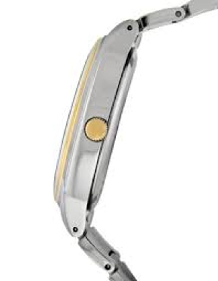 Đồng hồ Nhật Seiko Solar SNE404 với vỏ và dây, gờ bezel làm bằng thép không gỉ sáng bóng, ánh lên vẻ đẹp kim loại của màu bạc xen lẫn màu vàng làm điểm nhấn