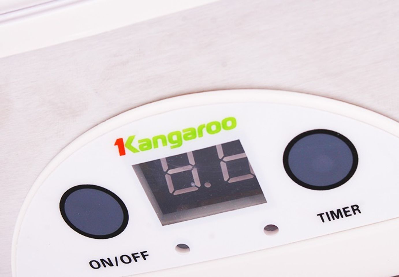 Máy làm sữa chua Kangaroo được trang bị màn hình LED hiển thị trực quan, có chức năng hẹn giờ thông minh