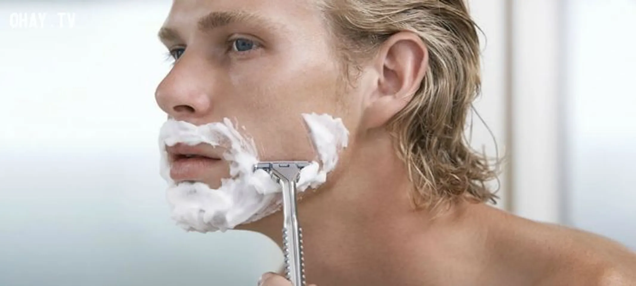 Bọt cạo râu Mennen II giúp nam giới cạo râu dễ dàng hơn