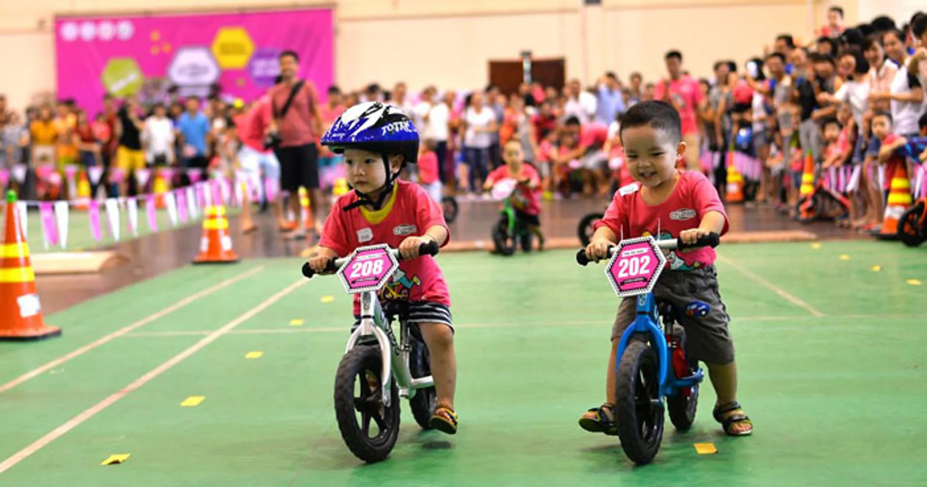 Xe thăng bằng Cruzee không chỉ như trò chơi giúp bé giải trí mà còn giúp bé rèn luyện thể chất, để có cơ thể khỏe mạnh