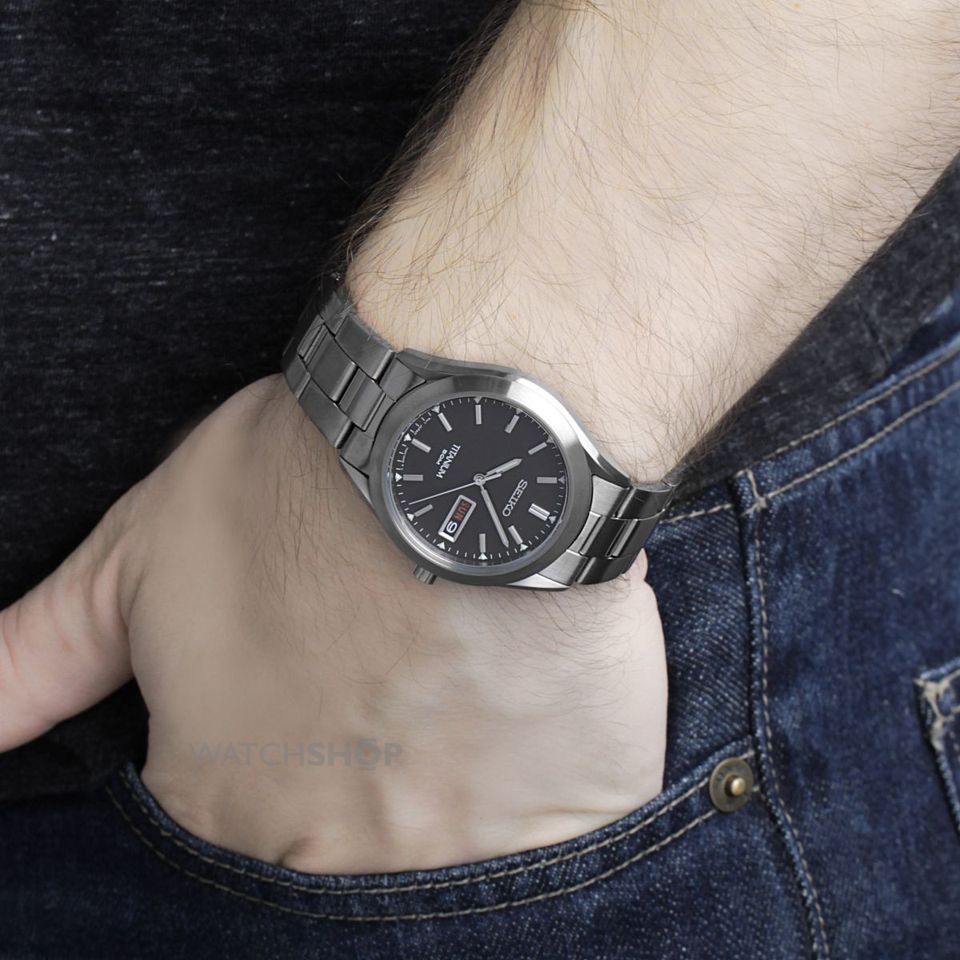 Đồng hồ Seiko SGG599P1 Titanium là điểm nhấn thu hút mang nét nam tính cho bạn 