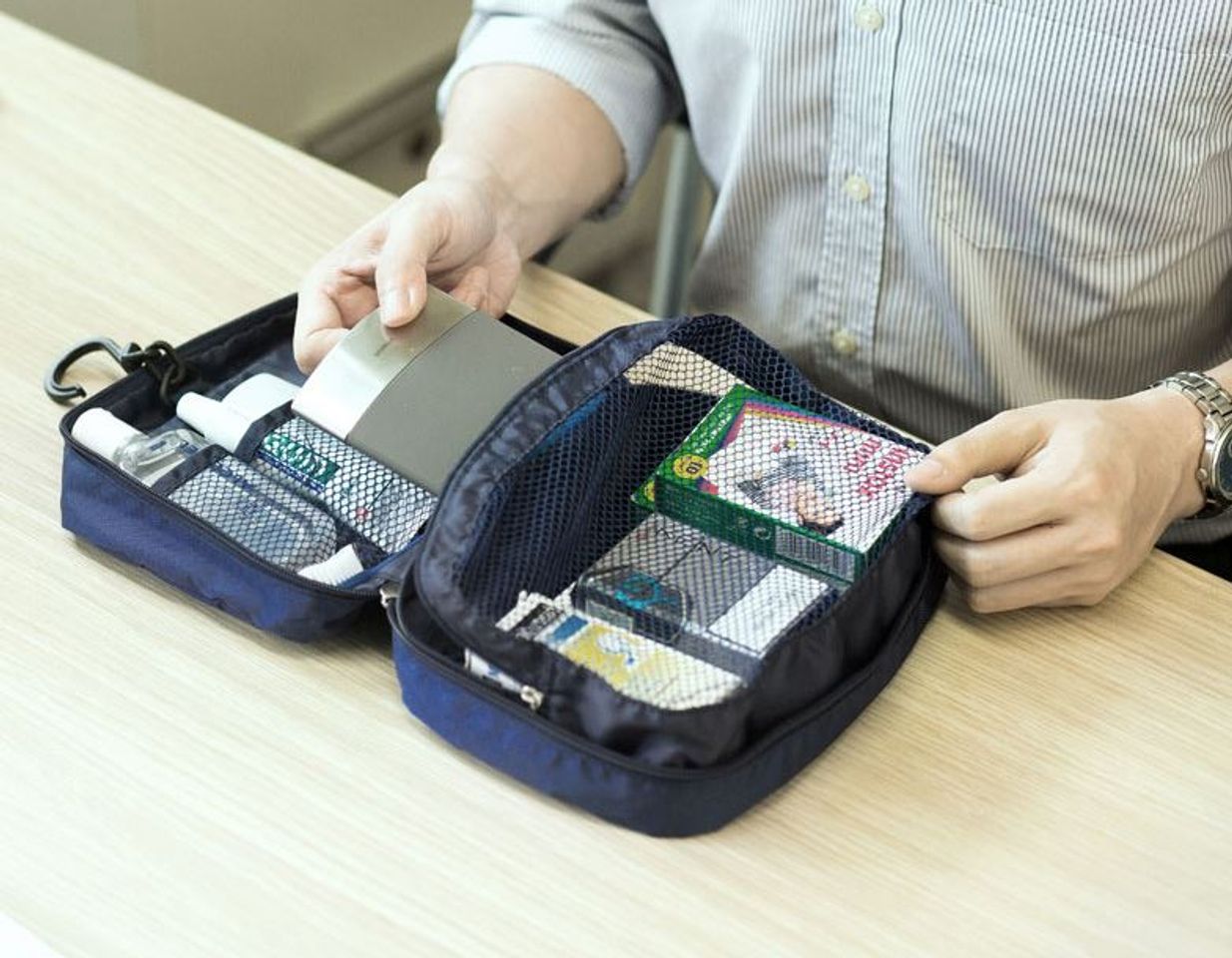 Chiếc túi được chia làm nhiều ngăn tiện lợi đựng đồ cá nhân cho nam với thiết kế hợp lý của Msquare 