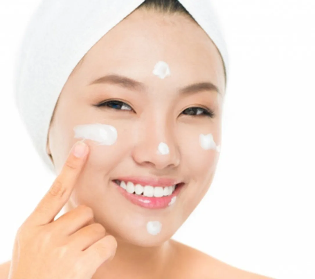 Kem hỗ trợ dưỡng trắng da Shiseido Aqualabel White Up Cream màu xanh 2