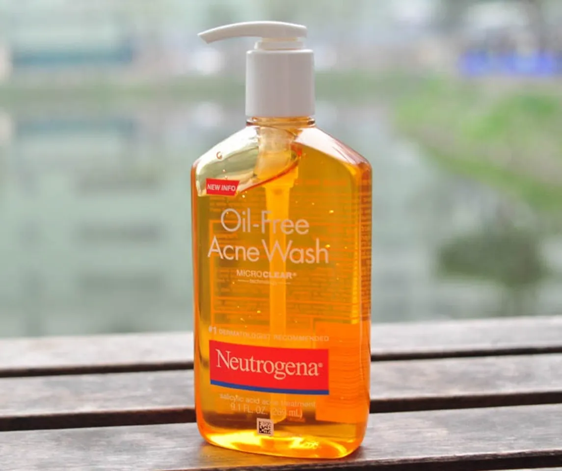 sữa rửa mặt Neutrogena Oil Free Acne Wash