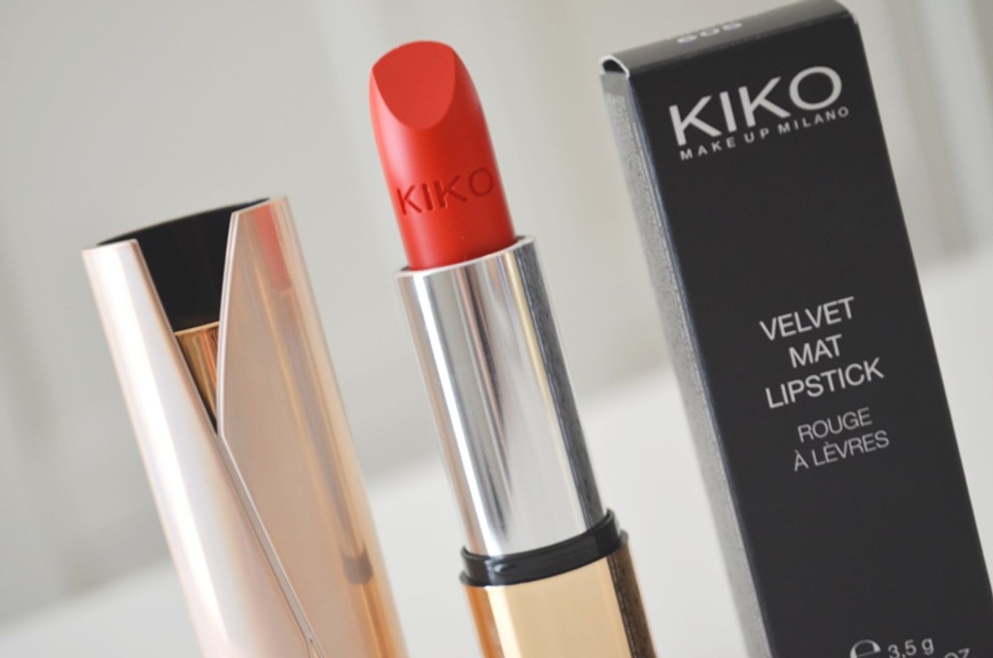 Son Kiko Velvet Mat Lipstick cho làn môi xinh đẹp và nữ tính