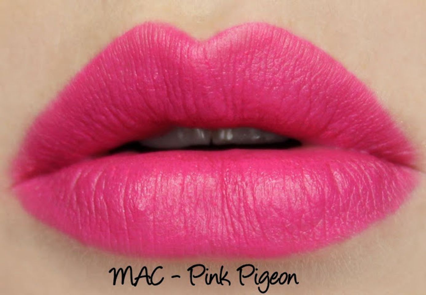 Son Mac Pink Pigeon màu hồng tươi sáng 3