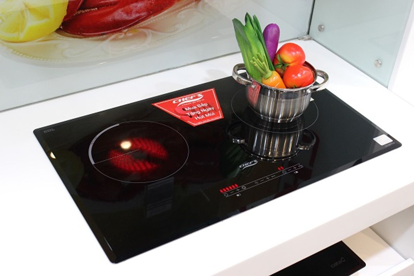 Bếp điện từ Chefs EH-MIX333 là mẫu bếp có thiết kế đẹp, sang trọng và bền
