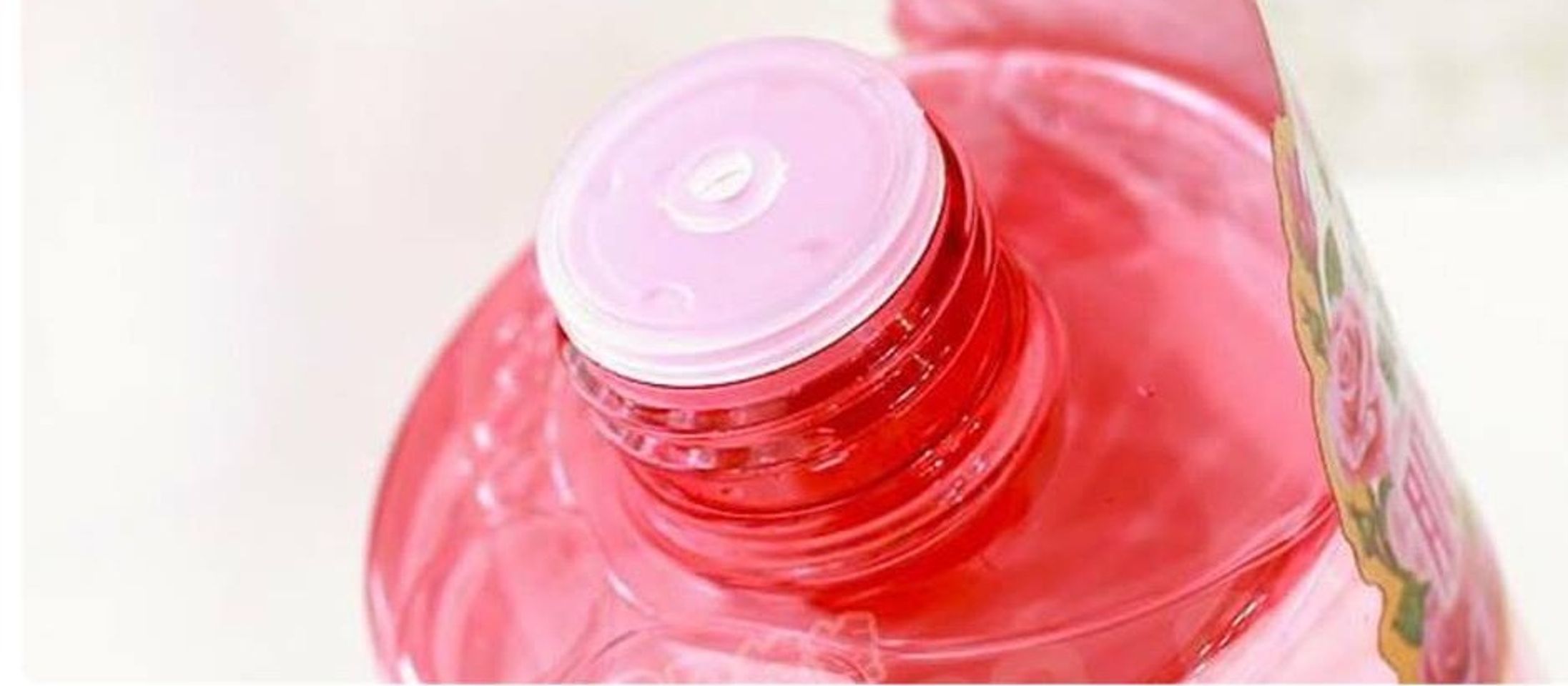 Nước hoa hồng Meishoku giúp da cân bằng lại độ pH sau khi dùng các loại mỹ phẩm