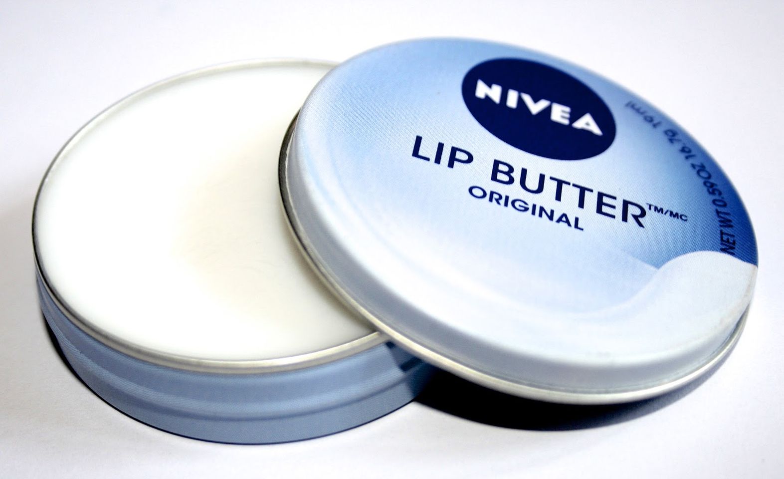 Son dưỡng môi Nivea Lip Butter thiết kế dạng hũ mới lạ, độc đáo