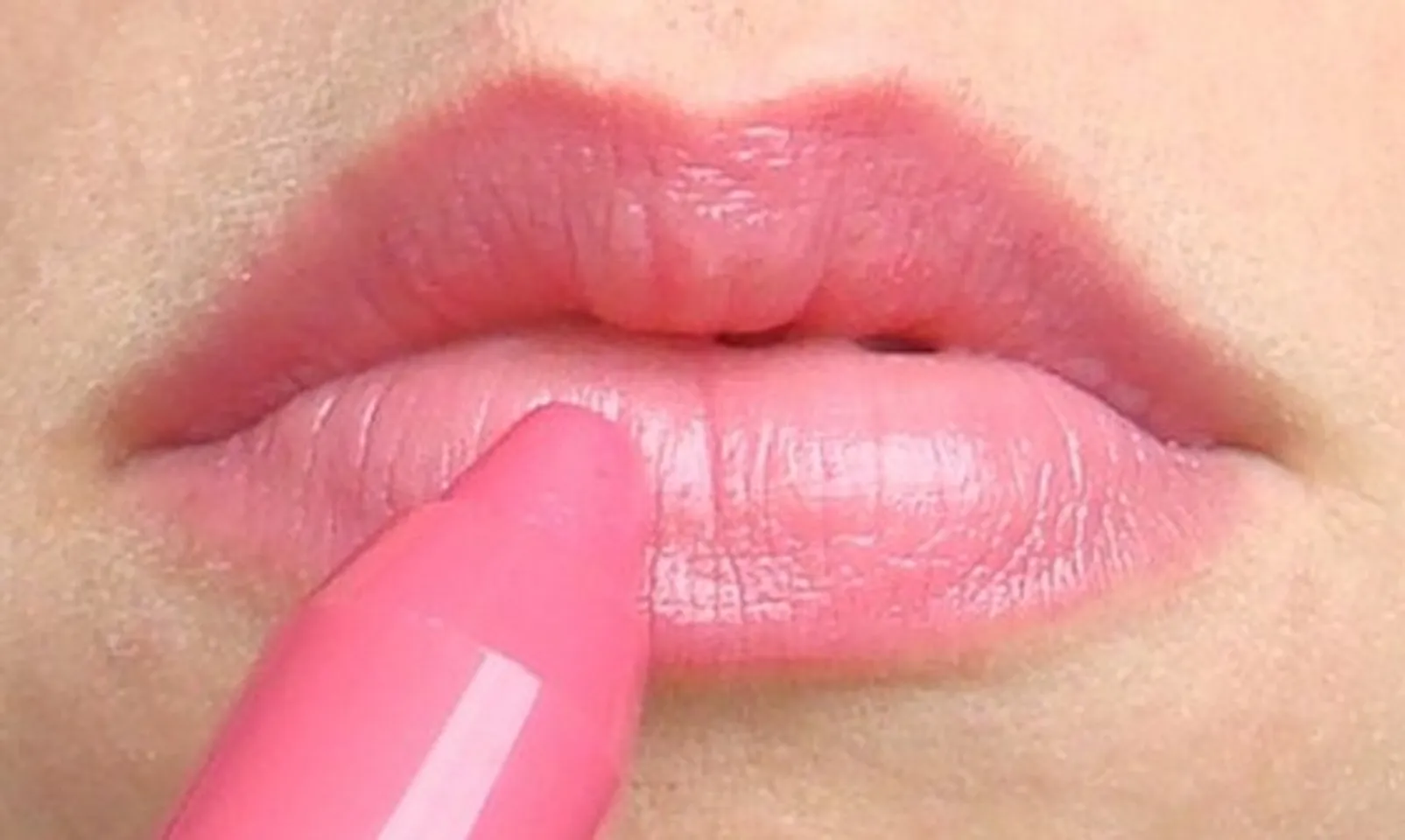 Son môi Clinique Chubby Stick Moisturizing Lip Colour Balm dạng bút sáp có độ dưỡng nhưng không gây bóng môi