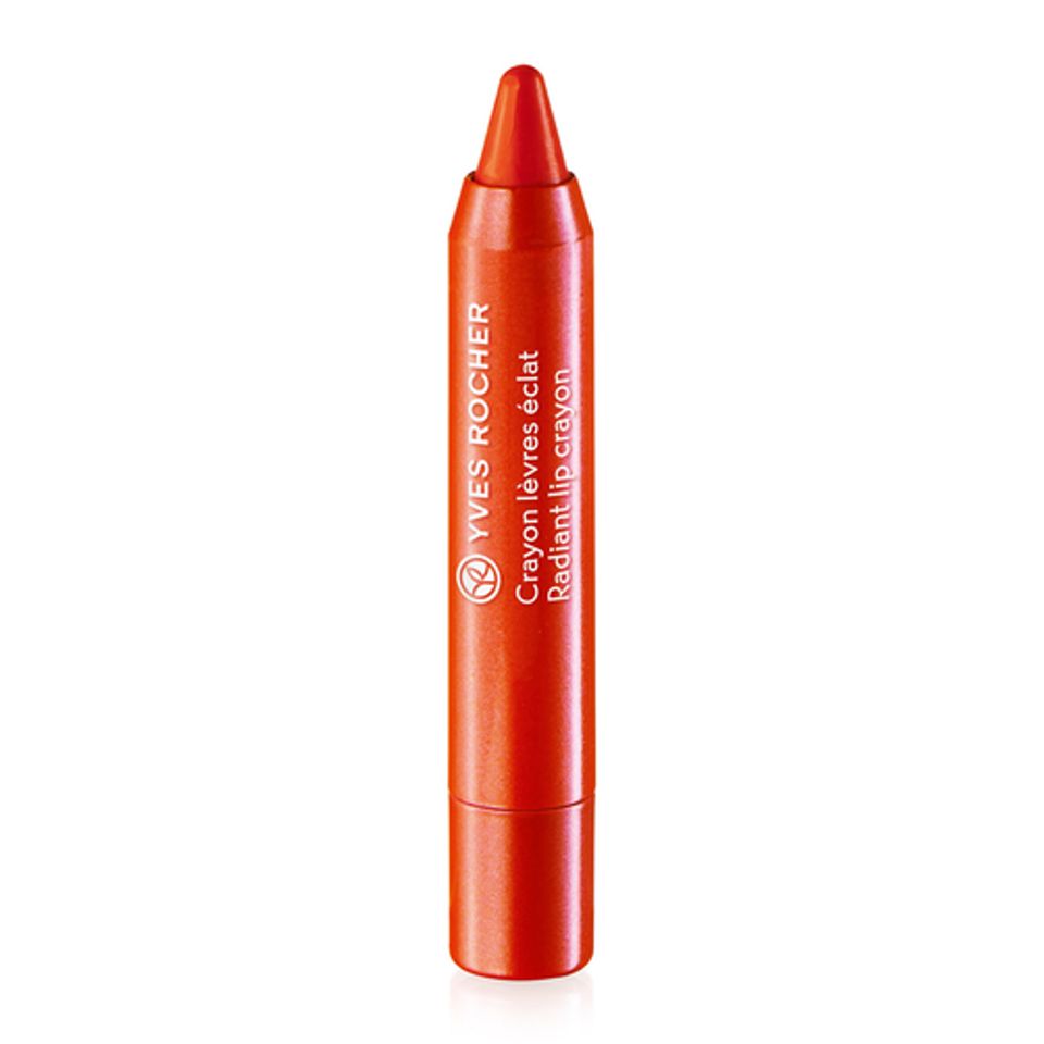 Son Yves Rocher Radiant Lip Crayon thiết kế kiểu dáng bút chì với các màu sắc tươi tắn