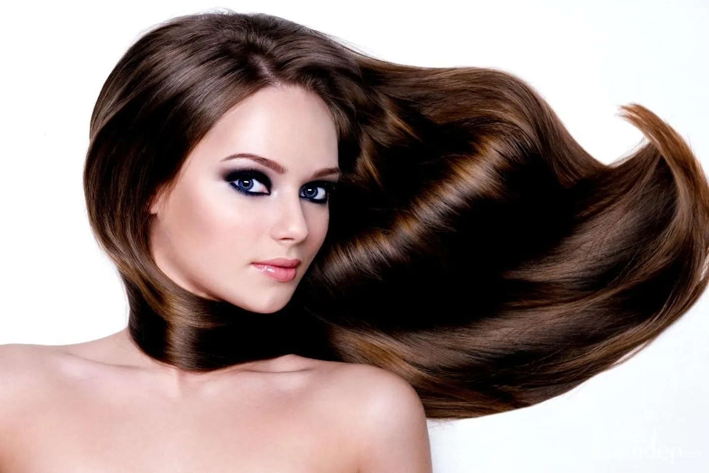 Dầu dưỡng bóng tóc L’uôdais được đặc chế để điều trị tóc khô, hư, chẻ ngọn do uốn nhuộm và duỗi