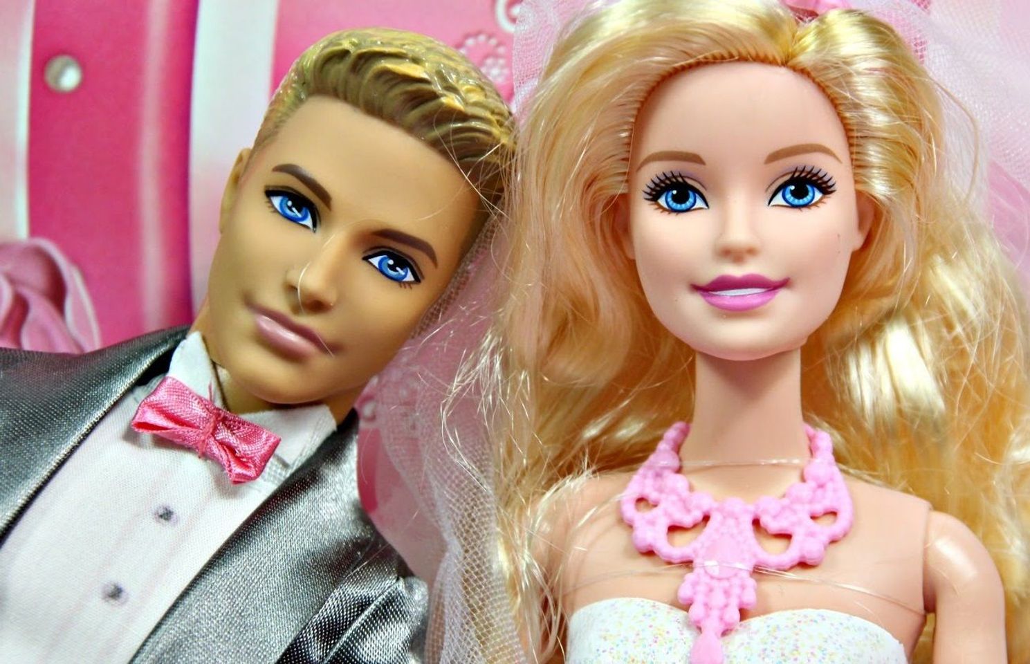 Barbie cô dâu và chú rể Ken