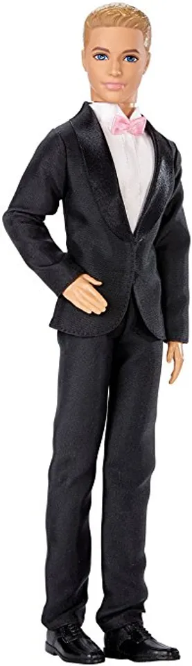 Chú rể Barbie Ken điển trai trong bộ tuxedo, đôi giày màu đen
