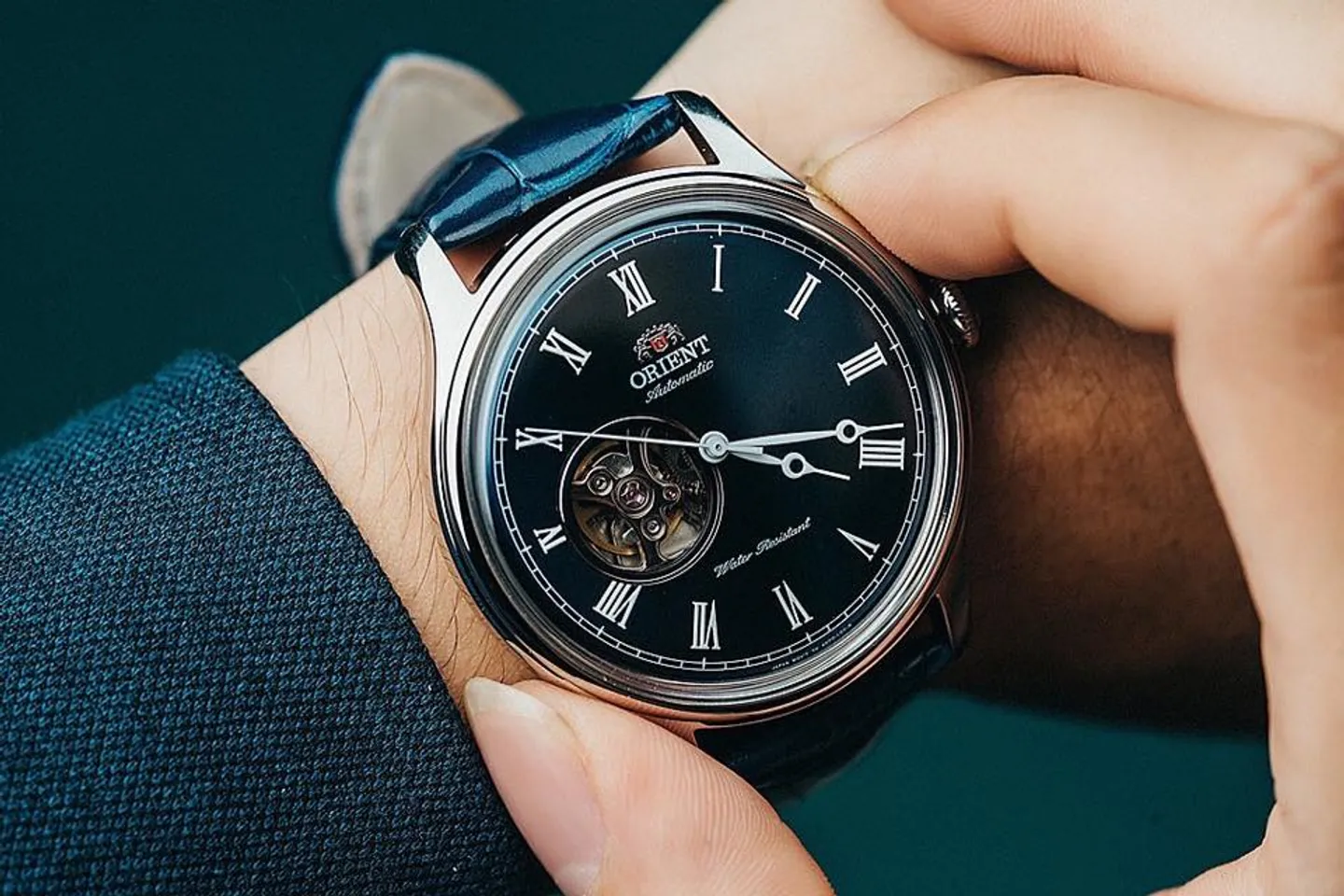 Sang trọng, nam tính và lịch lãm là những lời khen người dùng dành tặng chiếc đồng hồ Orient nam này