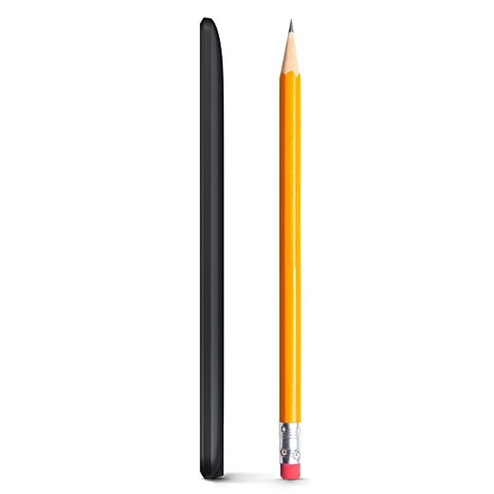 Thiết kế mỏng nhẹ hơn 1 chiếc bút chì nên bạn dễ dàng cầm bằng 1 tay ở bất cứ hoàn cảnh nào